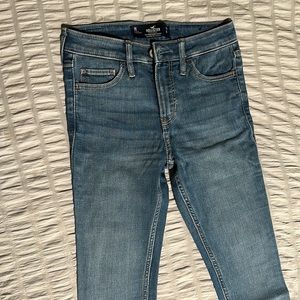 Hollister Mid Rise Super Skinny , 1S